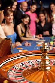 স্মার্টফোনে bet360 হুইল গেমস উপভোগ করছেন বাংলাদেশি ব্যবহারকারী